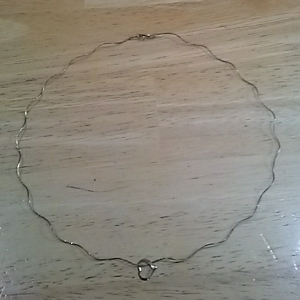 Gold wire with heart pendant necklace